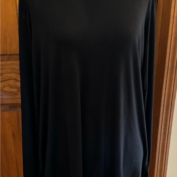 XL women’s black long sleeve basic shirt. Pre-owned great layering piece - Picture 4 of 8